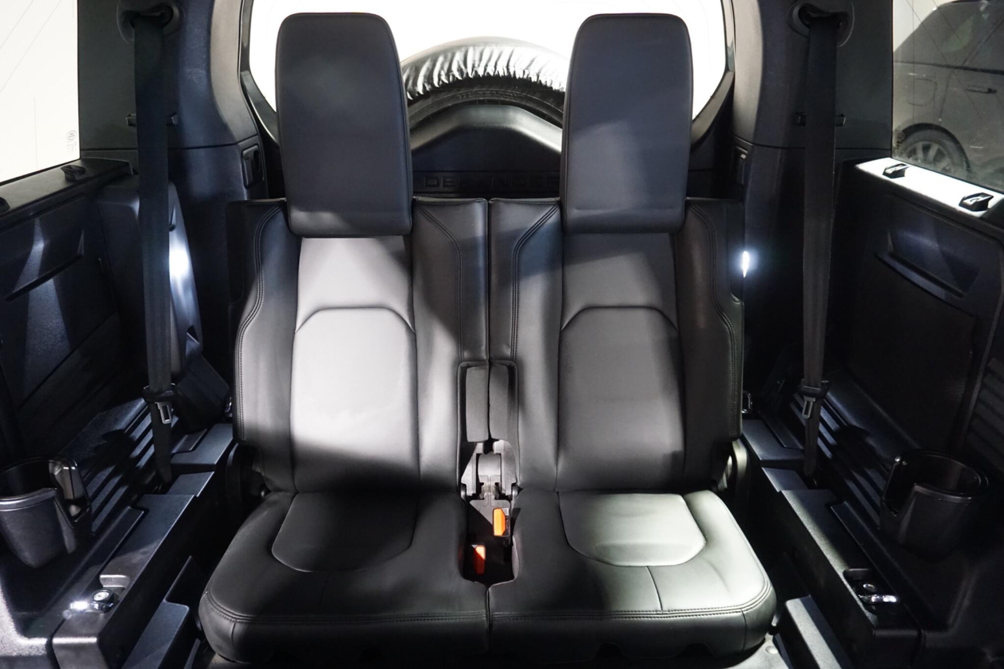 Land Rover Defender 110 3.0 D300 MHEV X-Dynamic HSE SUV 5dr Diesel Auto 4WD Euro 6 (s/s) (300 ps)